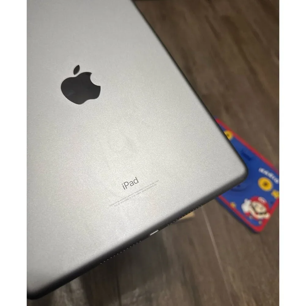 Apple iPad 6th Generation 32GB A1893 With Mario Case Charger